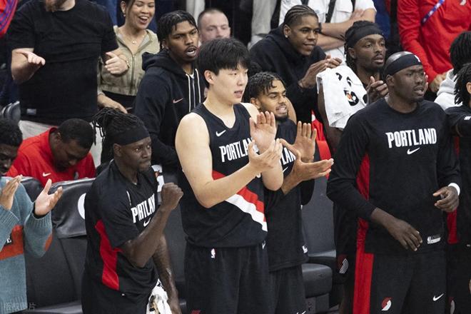 波特兰开拓者训练开放日，今晚官宣签约引欢呼，意大利杯在即，纪律约束更严格的简单介绍