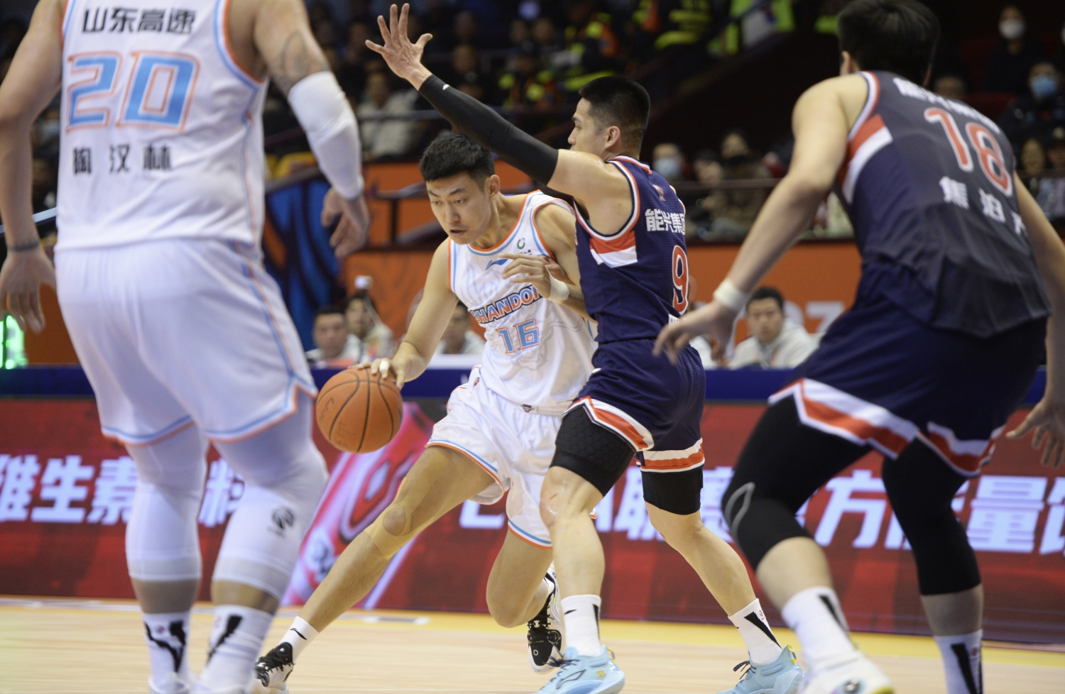 波士顿凯尔特人发布备战花絮，赛前遗憾出局，CBA常规赛任务艰巨，轮换策略成焦点的简单介绍