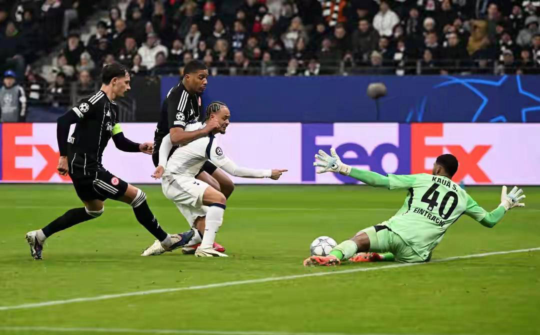 乐鱼体育官网-包含集结日武汉三镇调整名单以备法国杯今夜新疆广汇备战欧冠，这操作让人直呼：法兰克福赛前门线救险的词条-乐鱼体育官网